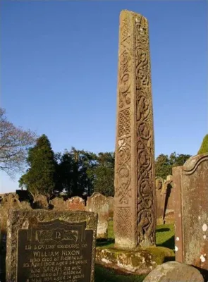  The Bewcastle Cross: 壮大な彫刻と古代の物語が織りなす傑作！